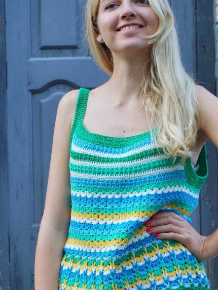 Sleeveless knitted t-shirt